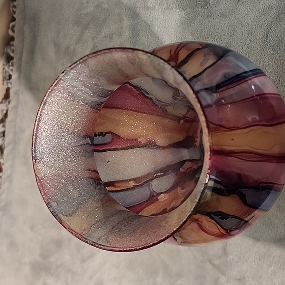 BRILLIANTLY STUNNING 14" GLASS GLITTER SWIRL VASE - Picture 8 of 8